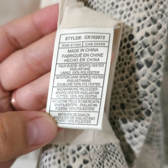 CUPCAKES & CASHMERE Isabell Faux-Suede Cropped Motto Snake Print Jacket, M - Picture 12 of 14